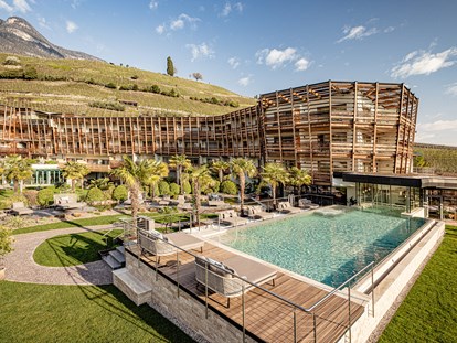 Wellnessurlaub - Umgebungsschwerpunkt: am Land - Trentino-Südtirol - Der neue Indoor-/Outdoor- Infinitypool - Lake Spa Hotel SEELEITEN