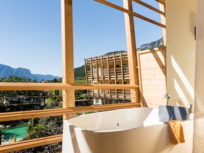 Wellnessurlaub - Rücken-Nacken-Massage - Lana (Trentino-Südtirol) - Ausblick von der Hotelsuite - Lake Spa Hotel SEELEITEN
