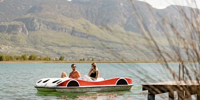 Wellnessurlaub - Aerobic - Naturns bei Meran - Treboot fahren am Kalterer See - Lake Spa Hotel SEELEITEN