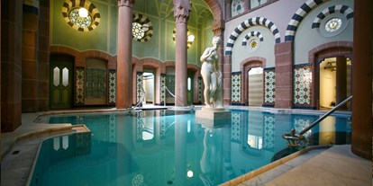 Wellnessurlaub - Shiatsu Massage - Enzklösterle - Fürstenbad - Thermalwasser Innenpool - Mokni’s Palais Hotel & SPA