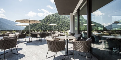 Wellnessurlaub - Day SPA - Tirol bei Meran - Sonnen-Panoramaterrasse - Hotel Bad Fallenbach