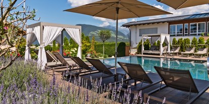 Wellnessurlaub - Lymphdrainagen Massage - Südtirol  - Schwimmbad außen - Hotel Sun