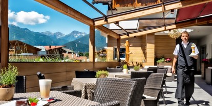 Wellnessurlaub - Pools: Außenpool beheizt - Dorf Tirol - Terrasse - Hotel Sun