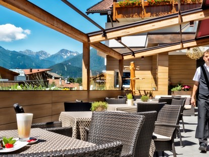 Wellnessurlaub - Pools: Außenpool beheizt - Trentino-Südtirol - Terrasse - Hotel Sun