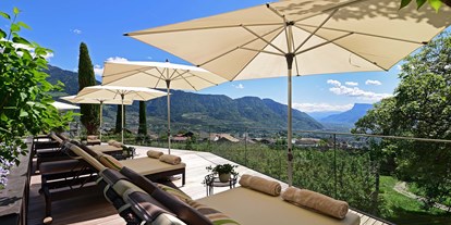 Wellnessurlaub - Umgebungsschwerpunkt: See - Mühlbach (Trentino-Südtirol) - Sonnenterrasse im Garten - Hotel Patrizia