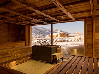 Wellnessurlaub - Panoramasauna mit winterlicher Aussicht© Alpbacherhof Matthias Sedlak - Alpbacherhof****s - Mountain & Spa Resort