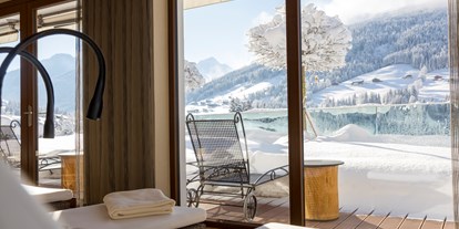 Wellnessurlaub - Restaurant - Panorama-Ruheraum mit winterlichem Ausblick© Alpbacherhof Matthias Sedlak - Alpbacherhof****s - Mountain & Spa Resort
