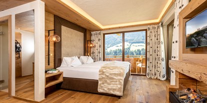 Wellnessurlaub - Hotelbar - Familienzimmer mit Panorama - Alpbacherhof****s - Mountain & Spa Resort