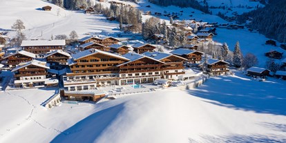 Wellnessurlaub - Ganzkörpermassage - Der Alpbacherhof, eingebettet im Schnee. - Alpbacherhof****s - Mountain & Spa Resort