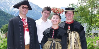 Wellnessurlaub - Kräutermassage - Gaschurn - 4* Hotel Erlebach - Wander- Wellness & Genusshotel in Vorarlberg