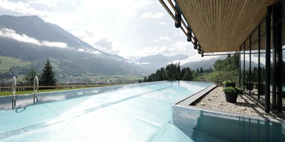 Wellnessurlaub - Hotel-Schwerpunkt: Wellness & Wandern - Schönau am Königssee Königssee - Infinity Pool mit Ausblick DAS.GOLDBERG - Das Goldberg