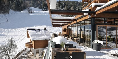 Wellnessurlaub - Hotel-Schwerpunkt: Wellness & Skifahren - Leogang Hütten - Terrasse Winter DAS.GOLDBERG - Das Goldberg