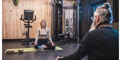 Wellnessurlaub - Pantai Luar Massage - Kaprun Fürth - Fitness & Yoga - Das Falkenstein Kaprun