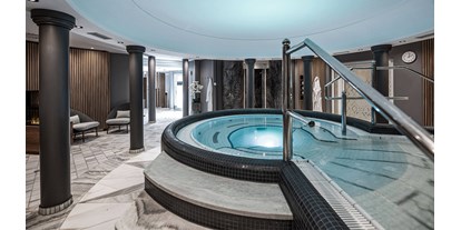 Wellnessurlaub - Hotel-Schwerpunkt: Wellness & Beauty - Oberösterreich - Hotel Almesberger****s Whirlpool - Hotel Almesberger****s