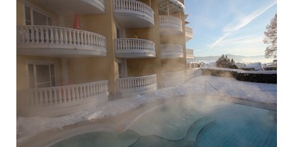 Wellnessurlaub - Whirlpool - Mühlviertel - Hotel Almesberger****s Beheizter Pool im Winter - Hotel Almesberger****s