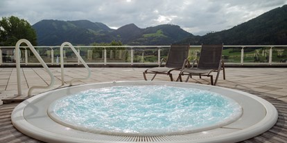 Wellnessurlaub - Pools: Außenpool beheizt - Schladming-Dachstein - Außenwhirlpool - IMLAUER Hotel Schloss Pichlarn