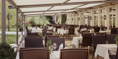 Wellnessurlaub - Whirlpool - Ramsau (Bad Goisern am Hallstättersee) - Restaurant Pichlarn, Terrasse - IMLAUER Hotel Schloss Pichlarn