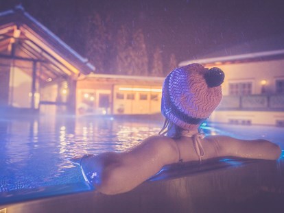 Wellnessurlaub - Ganzkörpermassage - Mandling - Infinity Pool mit traumhaftem Panoramablick - ganzjährig beheizt
Der Infinity Pool ist täglich von 7:30 bis 19:30 Uhr für Sie geöffnet (Winteröffnungszeiten: 7:30 bis 9:30 Uhr und 14:30 bis 19:00 Uhr) - Hotel Annelies