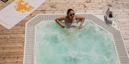Wellnessurlaub - Adults only - Mühlen in Taufers - Outdoor-Whirlpool - Sonnenhotel Adler Nature Spa Adults only