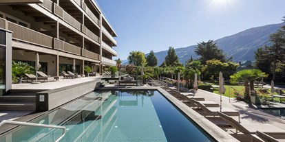 Wellnessurlaub - Award-Gewinner - Südtirol  - Solepool 34 °C mit Thermalwasser - Feldhof DolceVita Resort