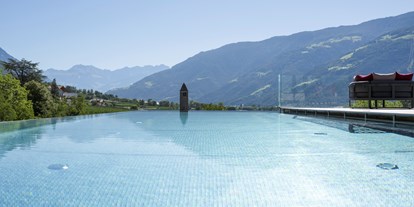 Wellnessurlaub - Bettgrößen: King Size Bett - Dorf Tirol - Sky-Infinity-Pool 32 °C mit Thermalwasser - Feldhof DolceVita Resort