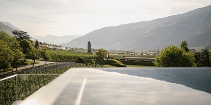 Wellnessurlaub - Preisniveau: exklusiv - Lana (Trentino-Südtirol) - Sky-Infinity-Pool 32 °C mit Thermalwasser - Feldhof DolceVita Resort