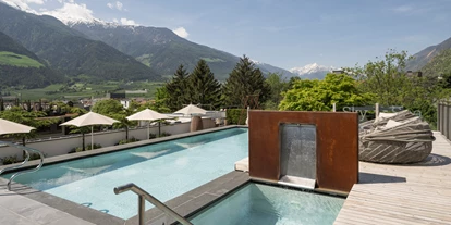 Wellnessurlaub - Hotel-Schwerpunkt: Wellness & Familie - Trentino-Südtirol - Solepool 34 °C im Sky-Spa - Feldhof DolceVita Resort