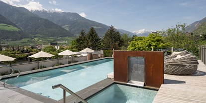 Wellnessurlaub - Pools: Außenpool beheizt - Schluderns - Solepool 34 °C im Sky-Spa - Feldhof DolceVita Resort