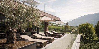 Wellnessurlaub - Pools: Innenpool - Völlan - Panoramaterrasse im Sky-Spa - Feldhof DolceVita Resort