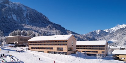 Wellnessurlaub - Ganzkörpermassage - Bodensee - Bregenzer Wald - Hotel die Wälderin_Außenansicht Winter  - Hotel die Wälderin****s