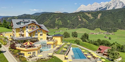 Wellnessurlaub - Skilift - Hüttschlag - Hotel Schütterhof Außenansicht im Sommer - Hotel Schütterhof in Schladming