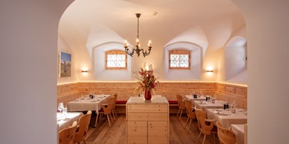 Wellnessurlaub - Langschläferfrühstück - Engadin - Enoteca & Osteria Murütisch im historischen Gewölbe - Parkhotel Margna
