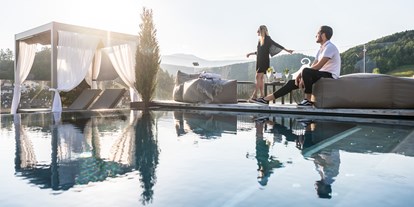 Wellnessurlaub - Pools: Außenpool beheizt - Hafling bei Meran - Sky POOL  - ABINEA Dolomiti Romantic SPA Hotel