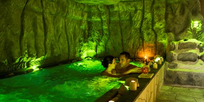 Wellnessurlaub - Lymphdrainagen Massage - Südtirol  - Sole Grotte - ABINEA Dolomiti Romantic SPA Hotel