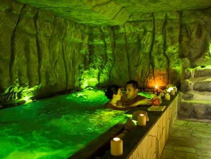 Wellnessurlaub - Rücken-Nacken-Massage - Hafling bei Meran - Sole Grotte - ABINEA Dolomiti Romantic SPA Hotel