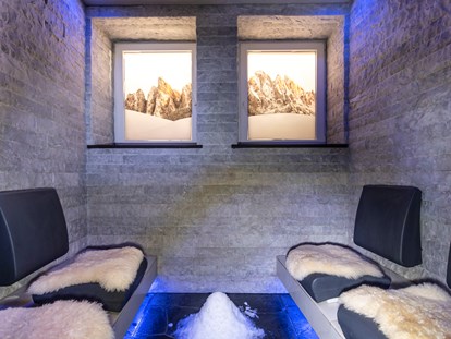 Wellnessurlaub - Rücken-Nacken-Massage - La Villa in Badia - Sauna  - ABINEA Dolomiti Romantic SPA Hotel