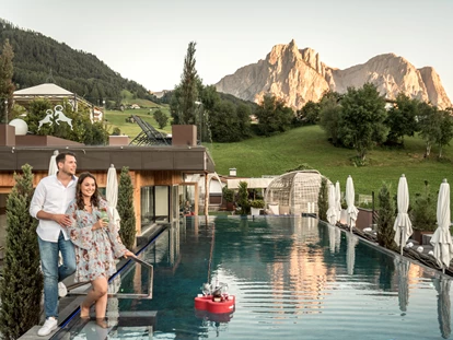Wellnessurlaub - Meridian Bürstenmassage - Luttach - Außenpool - ABINEA Dolomiti Romantic SPA Hotel
