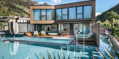 Wellnessurlaub - Pools: Infinity Pool - Trentino-Südtirol - Quellenhof See Lodge - Adults only