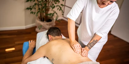 Wellnessurlaub - Rücken-Nacken-Massage - Liesch - Wellnessangebot - Massage & Beauty - Familien - Sportresort Brennseehof 