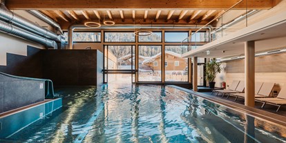 Wellnessurlaub - Pools: Infinity Pool - Kaprun Fürth - Hallenbad - Hofgut Apartment & Lifestyle Resort Wagrain