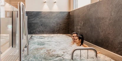 Wellnessurlaub - Rücken-Nacken-Massage - Hof (Wagrain) - Hofgut Apartment & Lifestyle Resort Wagrain