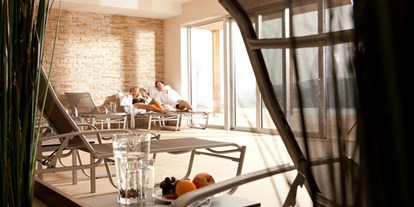 Wellnessurlaub - Ganzkörpermassage - Graz - Entspannen Sie im Ruheraum mit Blick in die weitläufige Natur - Das Eisenberg