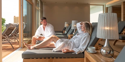 Wellnessurlaub - Rücken-Nacken-Massage - Pridahof - Ruheraum Gartenblick in der Larimar Saunawelt - Hotel Larimar