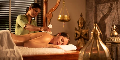 Wellnessurlaub - Kräutermassage - Lohngraben - Ayurveda mit den indischen Meistern im Larimar Premium-Spa - Hotel Larimar