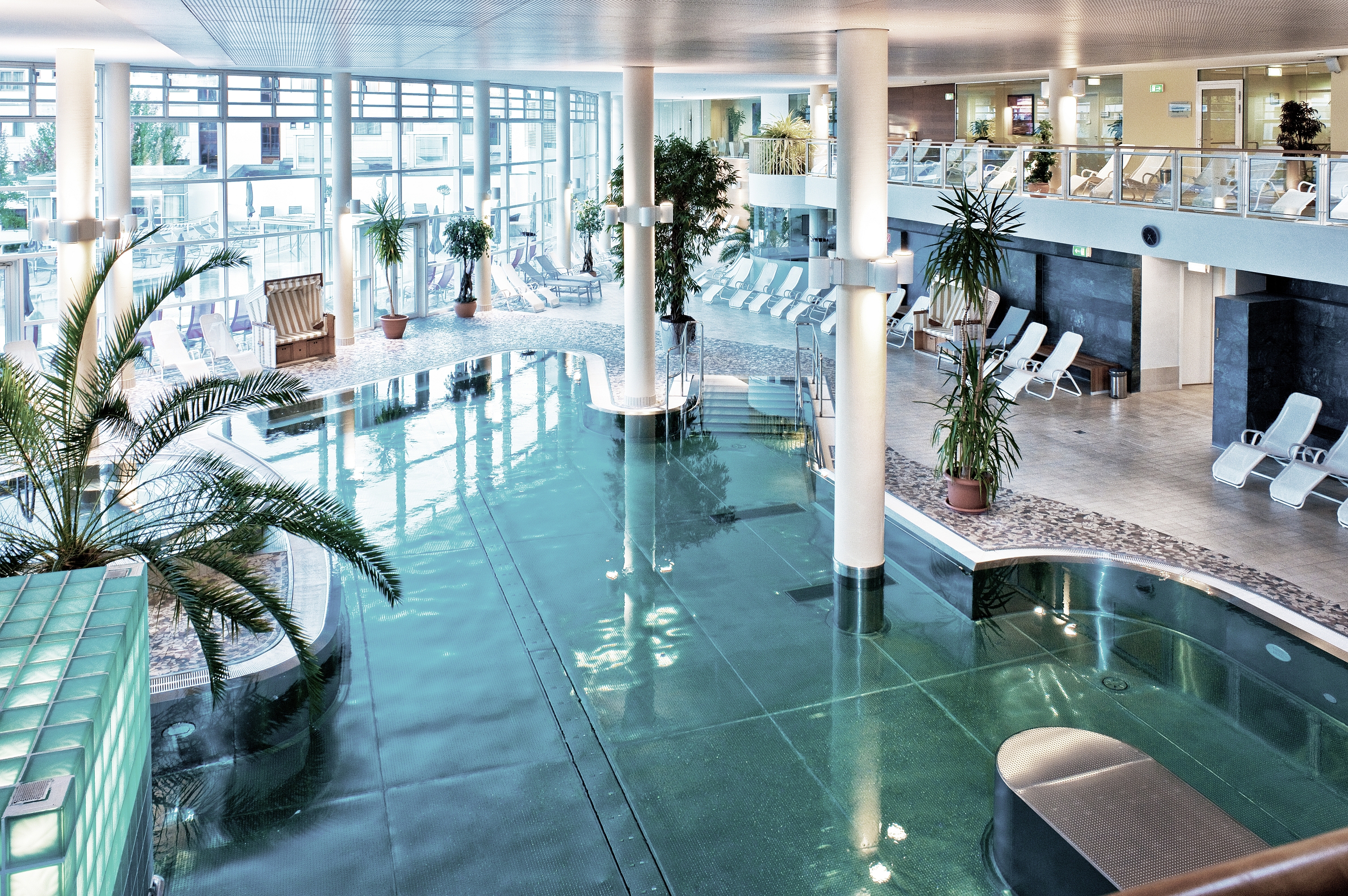 Wellnesshotel - Indoor Thermenlandschaft im Reduce Hotel Vital ****S  - REDUCE Hotel Vital ****S