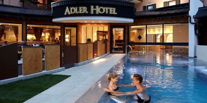 Wellnessurlaub - Kräutermassage - Völs am Schlern - Adler Hotel **** Wellness & Spa