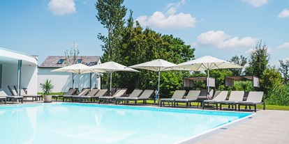 Wellnessurlaub - Außensauna - Outdoor-Pool von Innen begehbar - VILA VITA Pannonia
