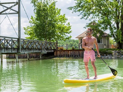 Wellnessurlaub - Pools: Schwimmteich - StandUp Paddling hauseigener Badesee - VILA VITA Pannonia
