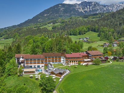 Wellnessurlaub - Pools: Außenpool beheizt - Kaprun Kitzhorn - Hotel Alpenhof Sommeransicht - Alm- & Wellnesshotel Alpenhof