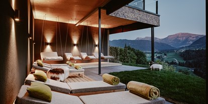 Wellnessurlaub - Wirbelsäulenmassage - Sonthofen - Outdoor-Living-Room - Bergkristall - Mein Resort im Allgäu